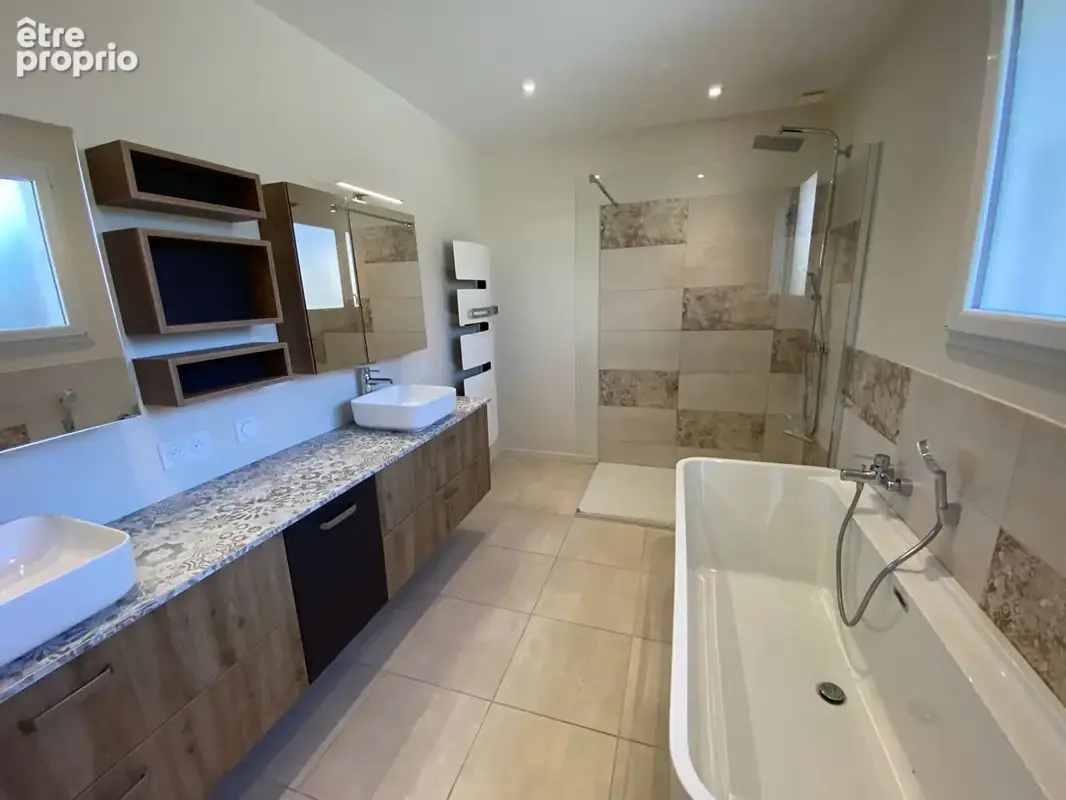 SAINT DENIS - Maison 4 chambres -127 m² - proche phare - photo 9