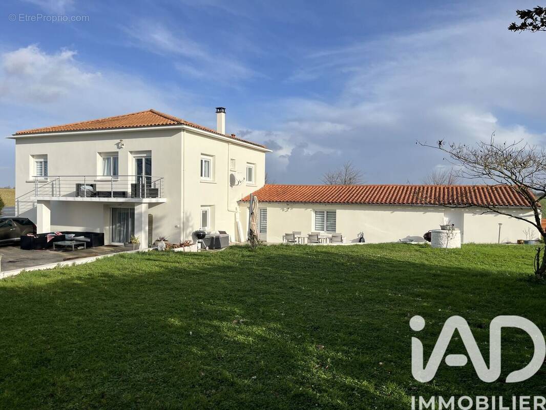 Photo 1 - Maison à SAINT-ROMAIN-DE-BENET