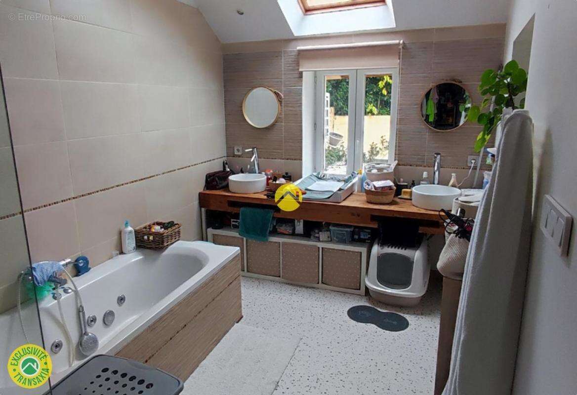 Maison à DUN-SUR-AURON