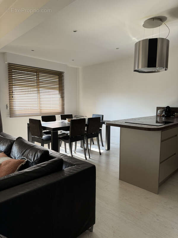 Appartement à SAINT-LAURENT-DU-VAR