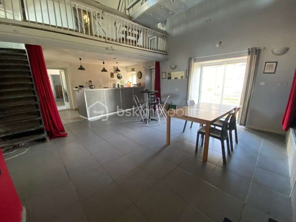 Maison à SAINT-MARTIN-DES-CHAMPS