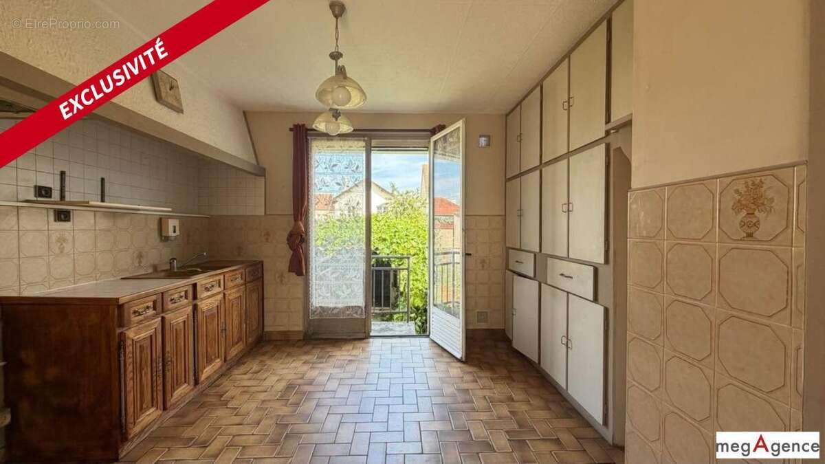 Maison de plain pied  3 chambres, séjour ouvert sur terrasse, sous sol total Jardin 403 m² clos- 78340 les clayes sous bois - photo 2