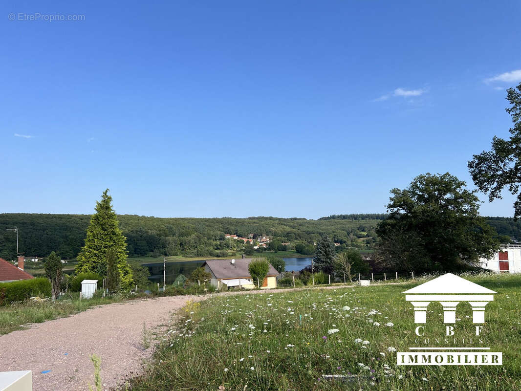 Terrain à SAINT-SERNIN-DU-BOIS