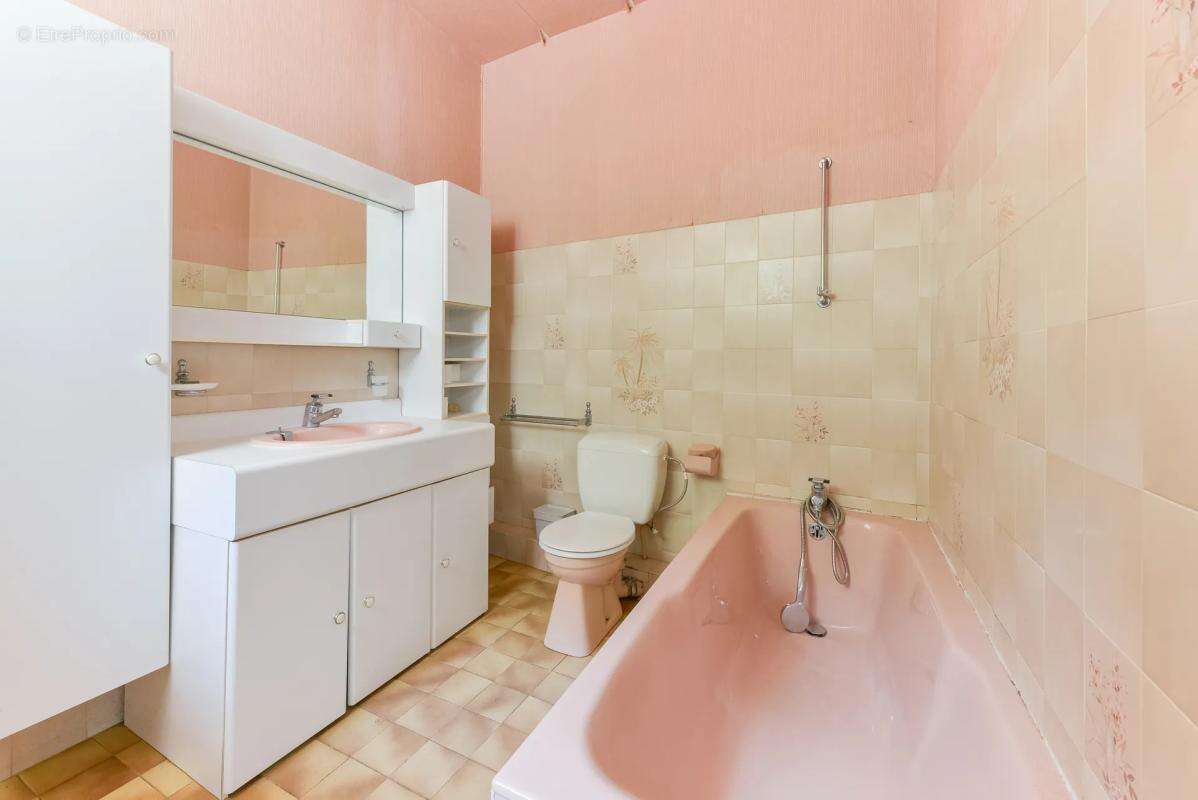 Appartement 2 pièces de 49 m² à Nantes quartier Talensac avec cour arborée - photo 8