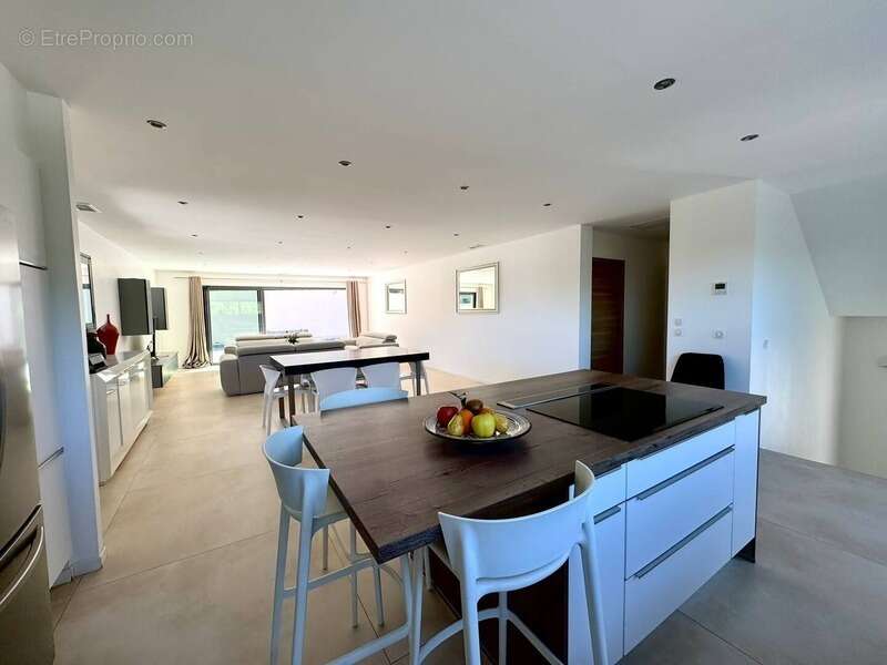 Superbe villa contemporaine de 5 chambres avec piscine sur sous sol amenageable - photo 4