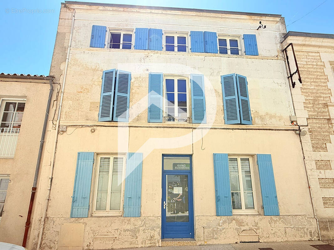 Appartement à SURGERES