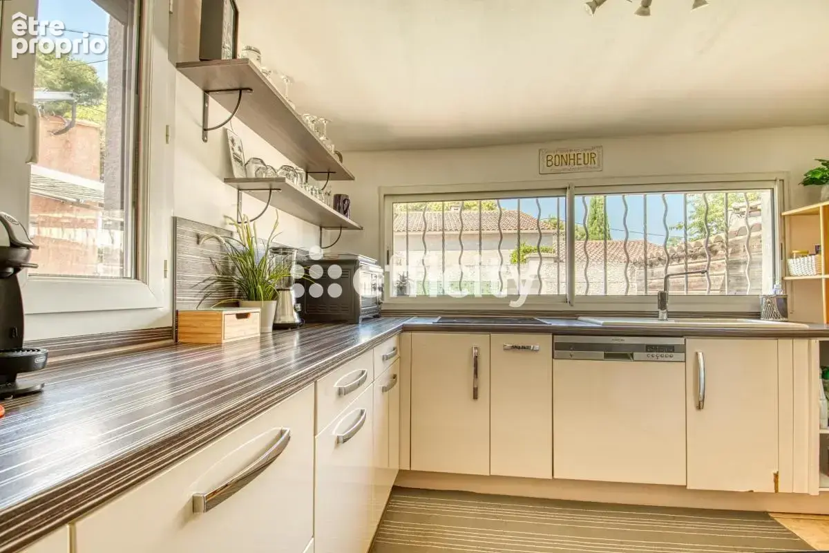 Maison 97 m² à Saint-Mitre-Les-Remparts  - photo 7