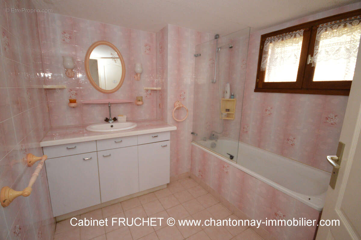 Maison à BAZOGES-EN-PAREDS