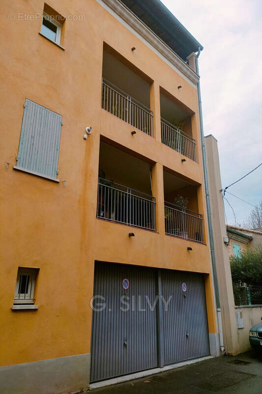 Appartement à SAINTE-CECILE-LES-VIGNES