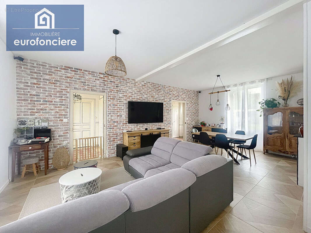 Maison à LES GRANDES-CHAPELLES