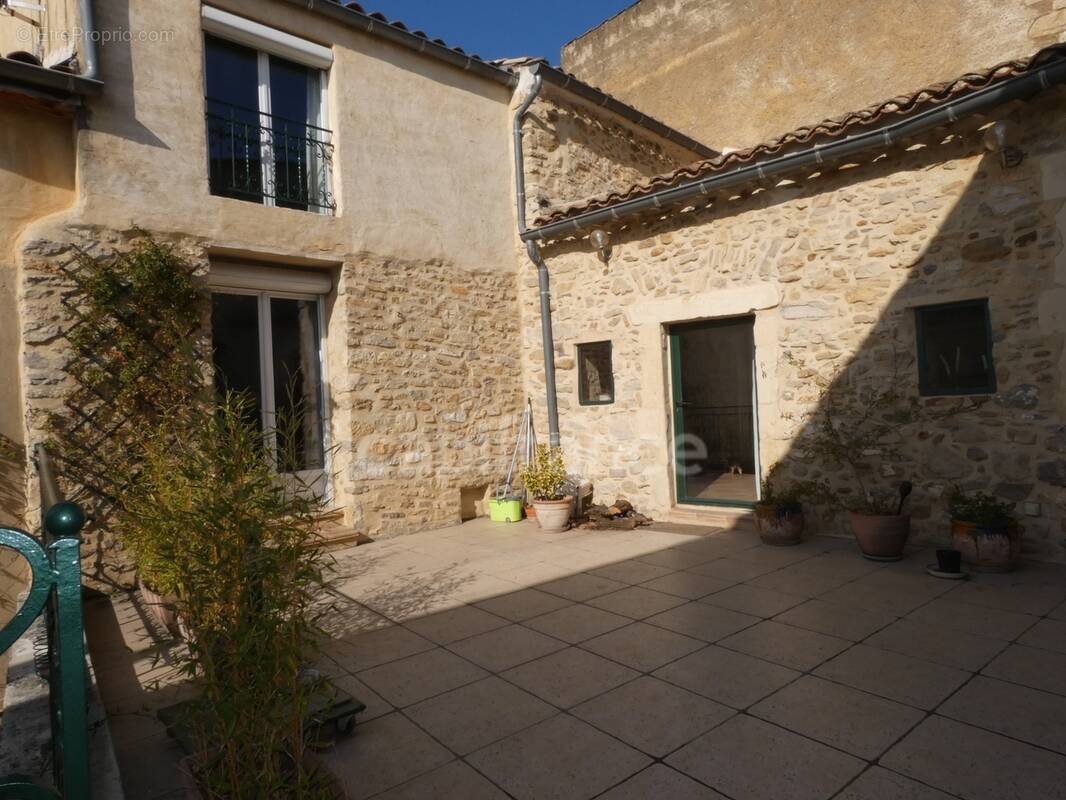 Maison à LAUDUN-L'ARDOISE