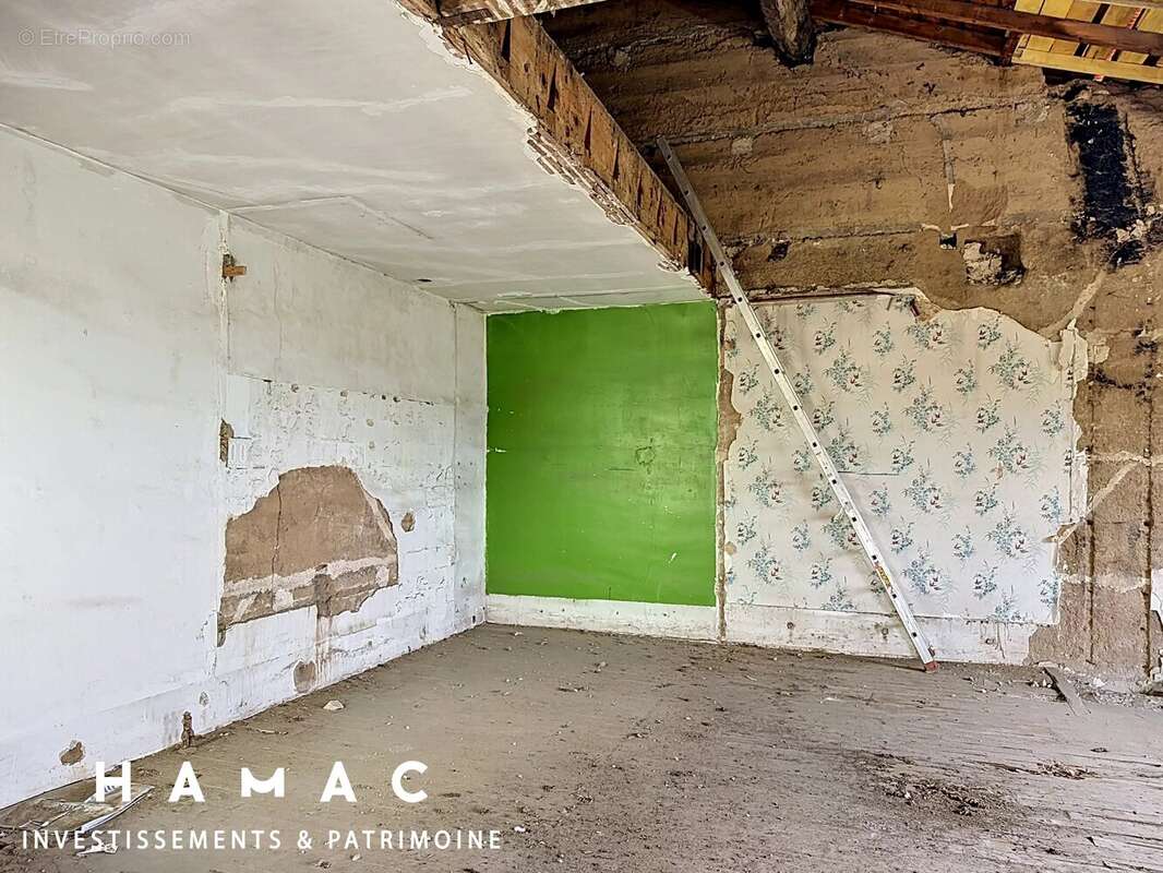 Appartement à GREZIEU-LA-VARENNE