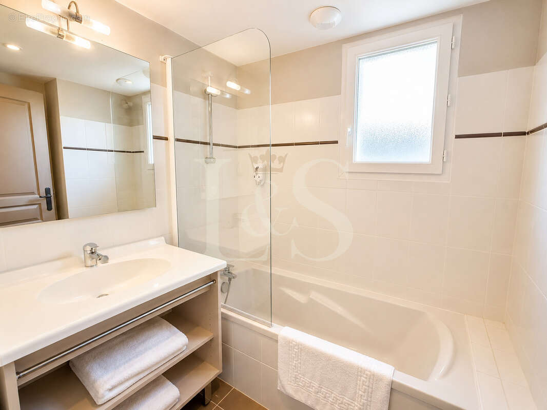Appartement à MALAUCENE