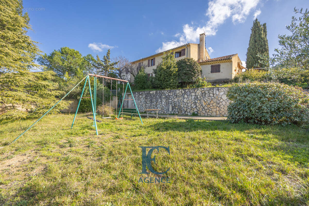 Maison à SAINT-CYR-SUR-MER