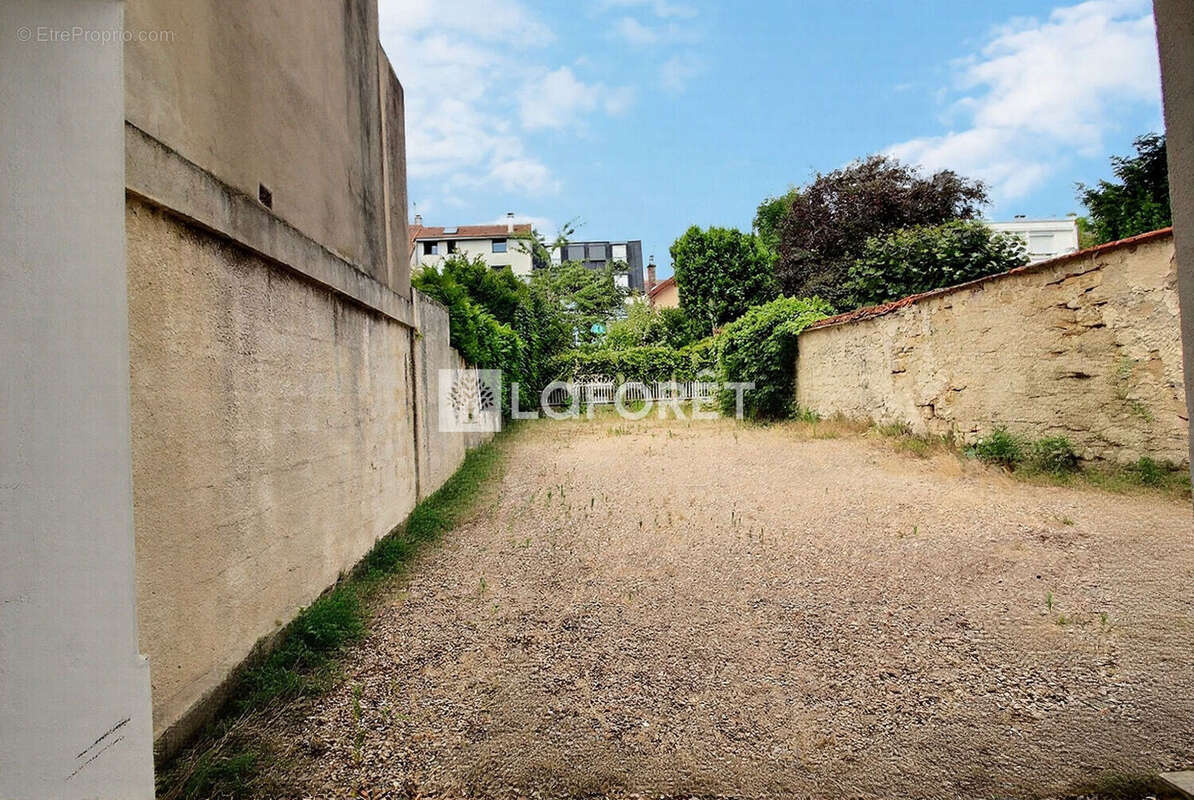 Maison à SURESNES