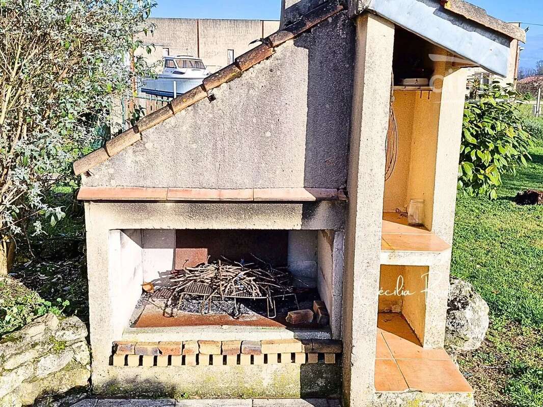 Maison à SAINT-CHRISTOLY-DE-BLAYE