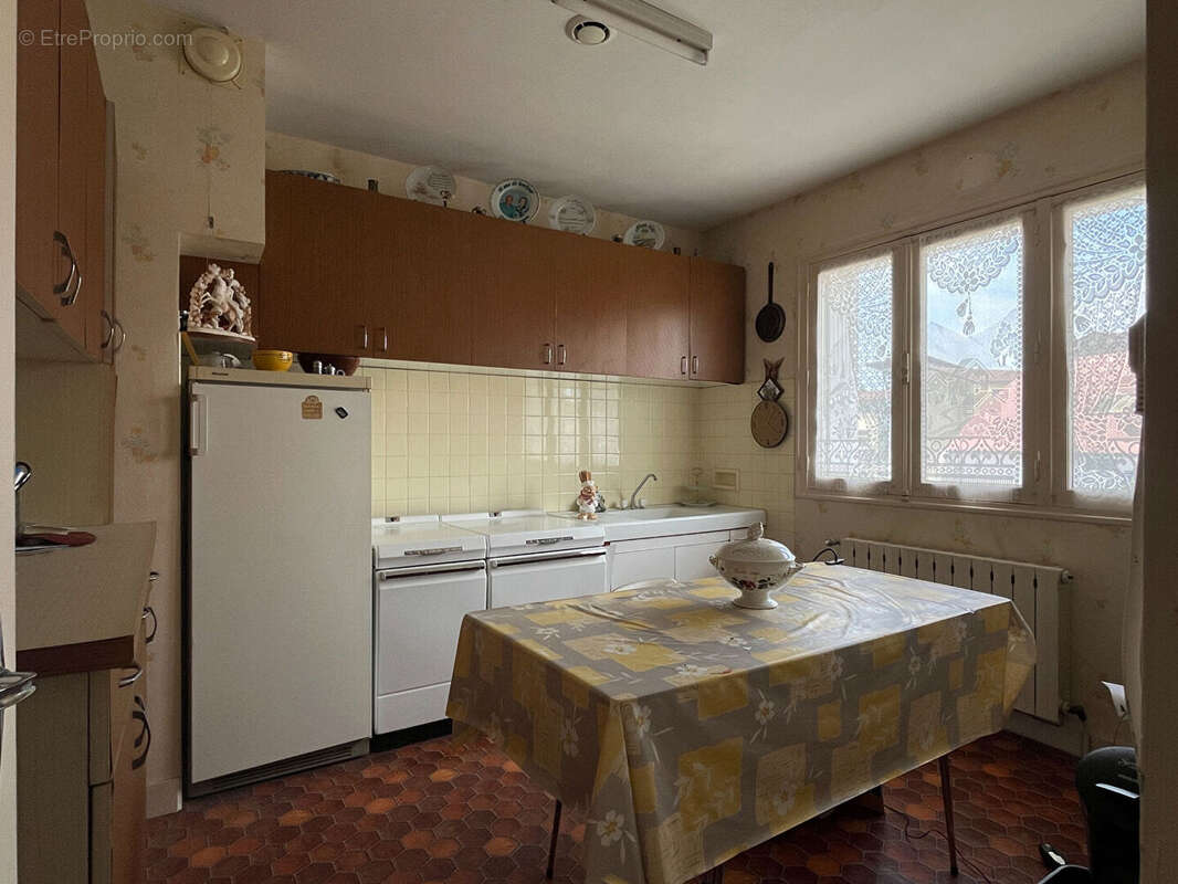 Maison à MONTMOREAU-SAINT-CYBARD