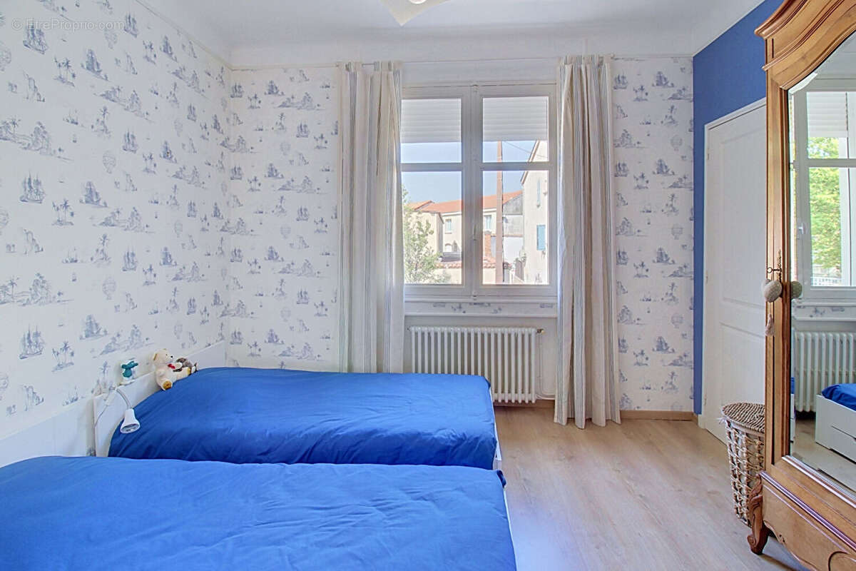 A VENDRE en EXCLUSIVITE à DRAGUIGNAN ! Propriété de caractère avec piscine, en plein coeur de ville - Possibilité 2 logements ou - photo 16