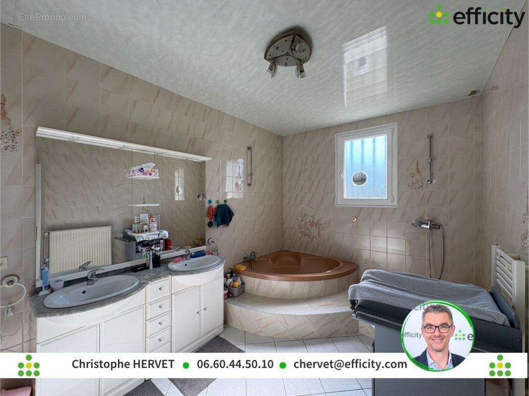 Maison à MAGNAC-SUR-TOUVRE