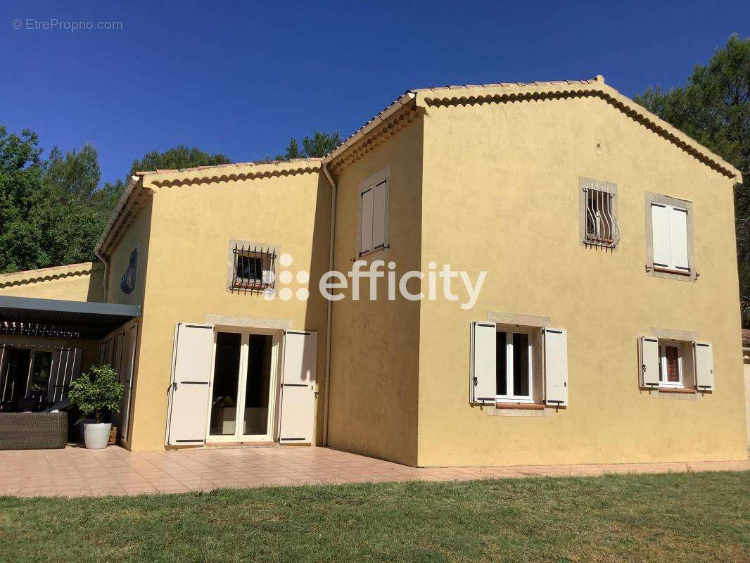 Maison 257 m² à Brignoles  - photo 4