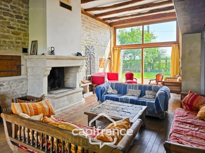 Maison à CHEVANNES-CHANGY