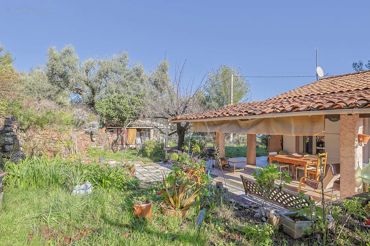 Maison à SOLLIES-VILLE