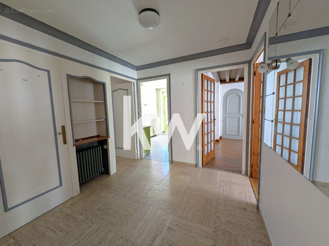 Appartement 240 m² à Saint-Bonnet-Le-Chateau  - photo 3