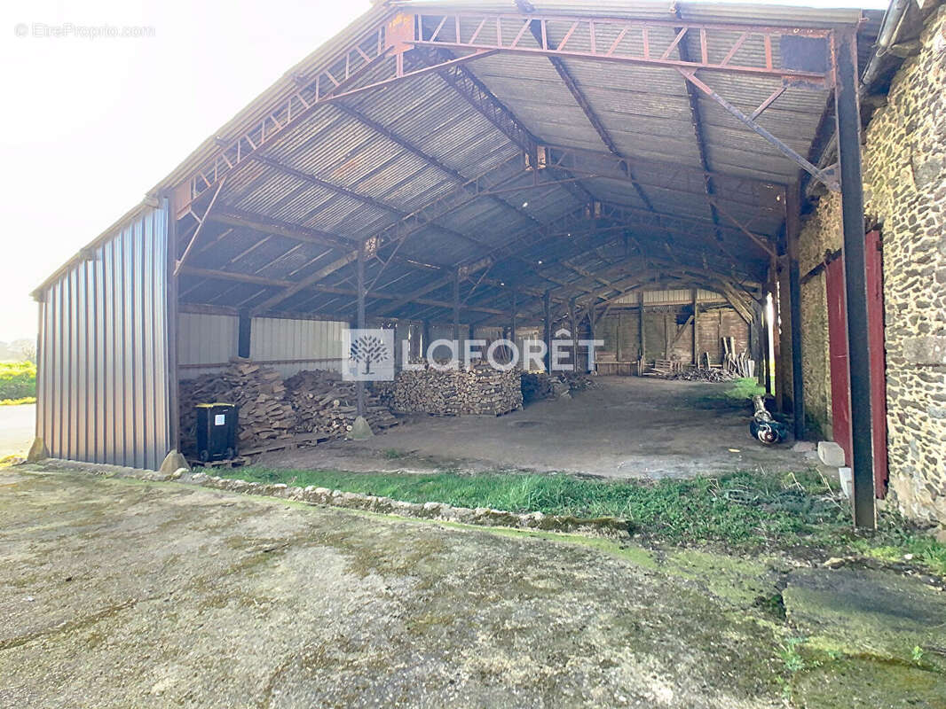 Maison à SAINT-ETIENNE-DU-GUE-DE-L&#039;ISLE