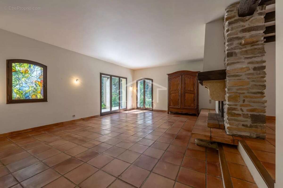 Maison 6 pièces – 182 m² sur 1 HA de terrain clos – Vue dominante – Rognes - photo 5