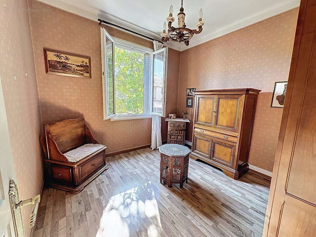 Avignon Intra-Muros Porte Saint Michel : 120 m² Traversant avec Balcon Idéal Famille, Profession Libérale ou Investisseur - photo 2