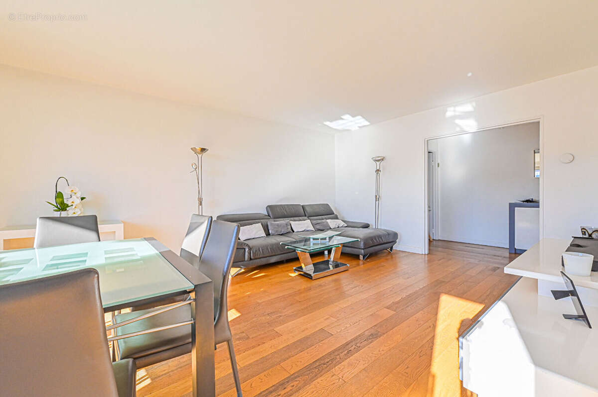 Appartement à CHARENTON-LE-PONT