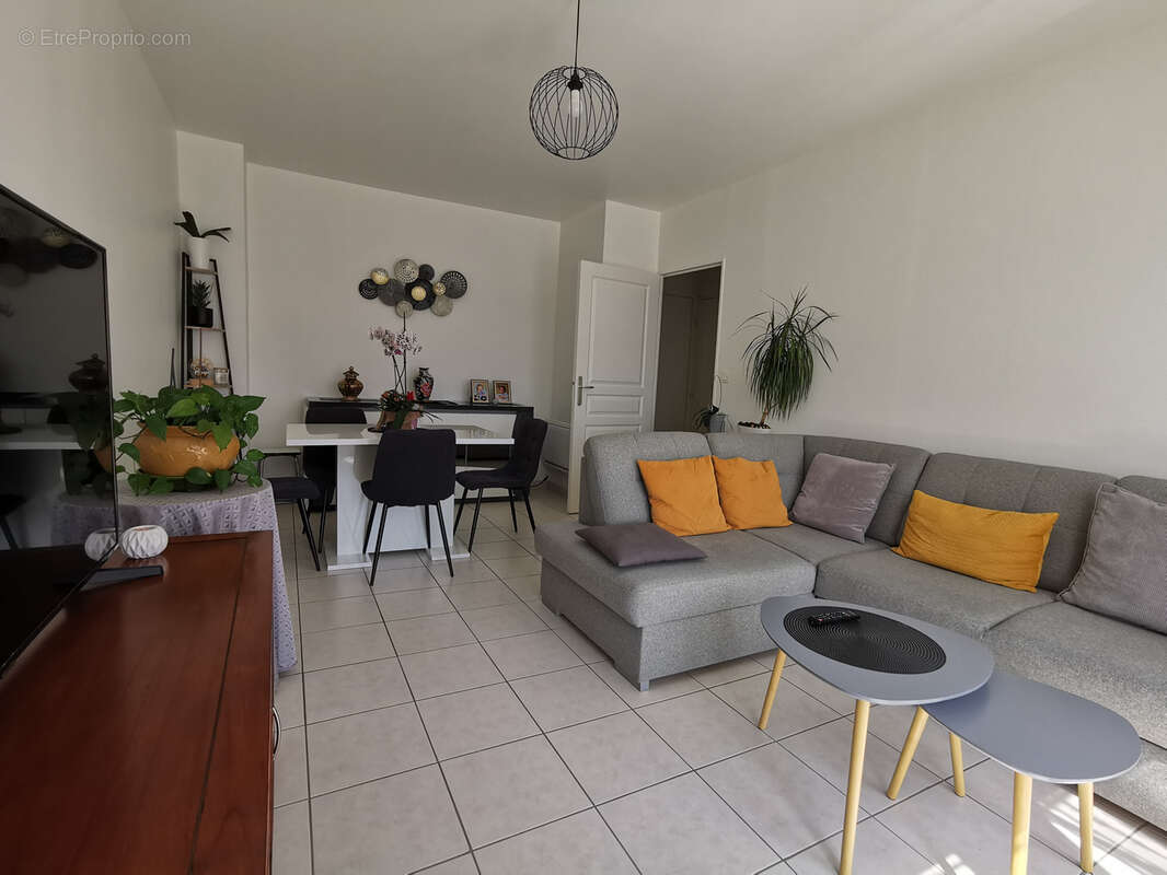 Appartement deux pièces avec balcon, parking et ascenseur dans résidence sécurisée. - photo 4