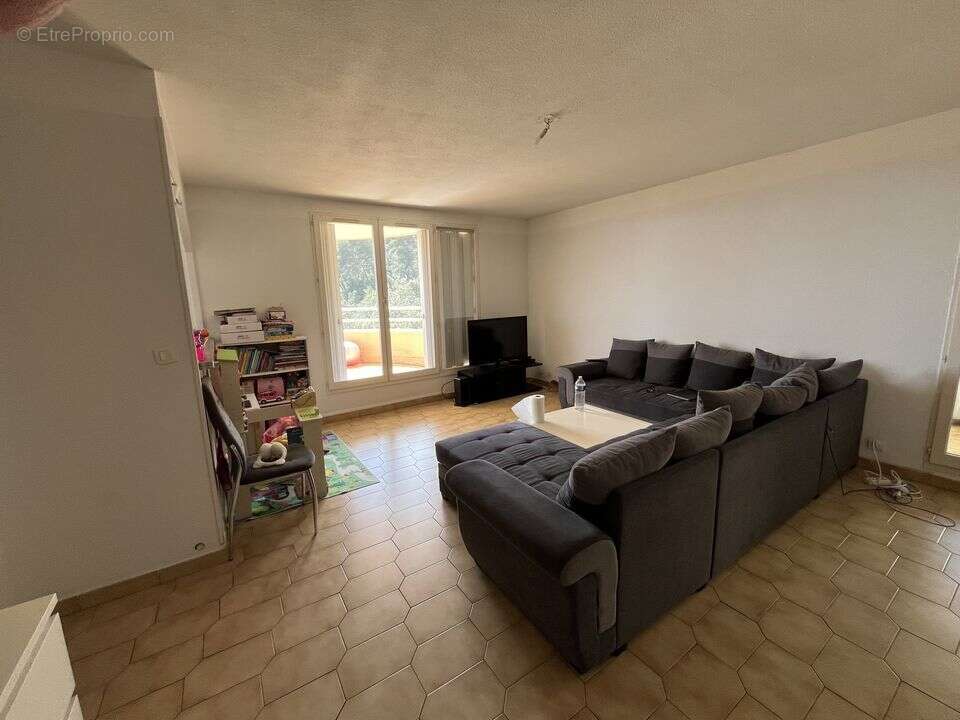 SALON - Appartement à SAINT-LAURENT-DU-VAR
