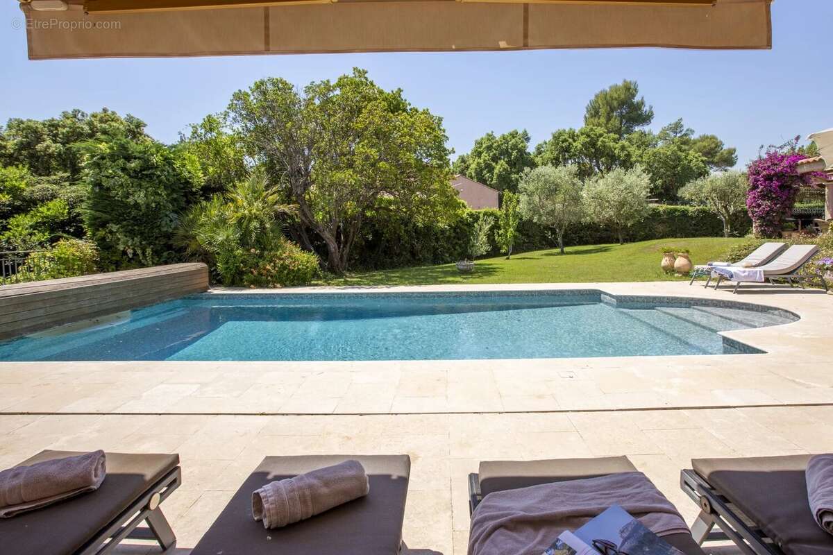 Maison à VALBONNE