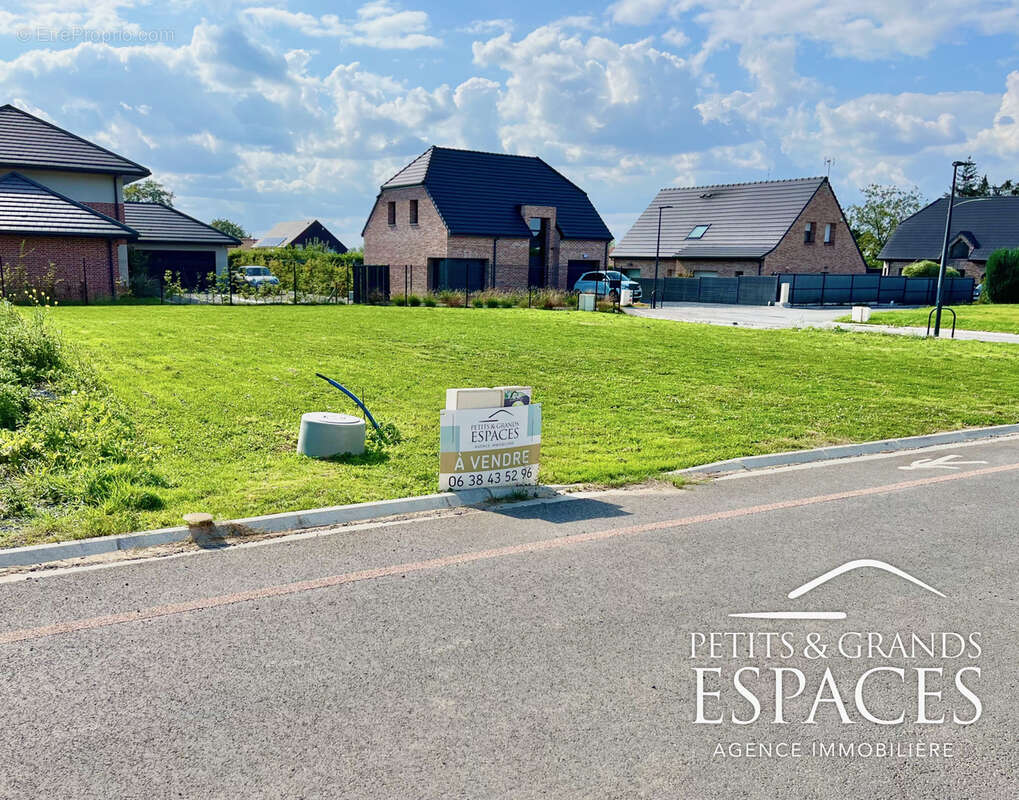 Terrain à WARGNIES-LE-GRAND