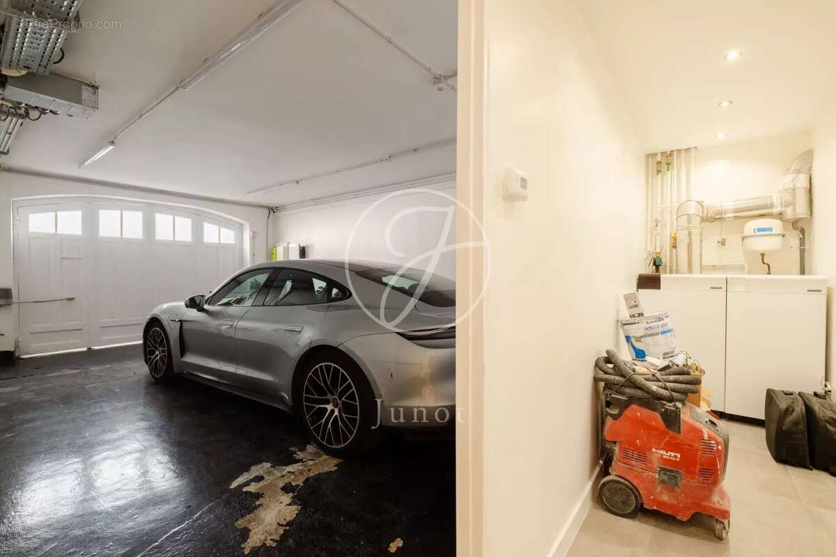 Maison à NEUILLY-SUR-SEINE