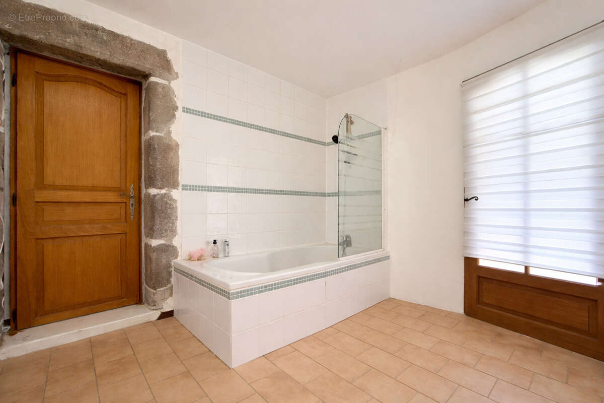 Maison à LIMONY