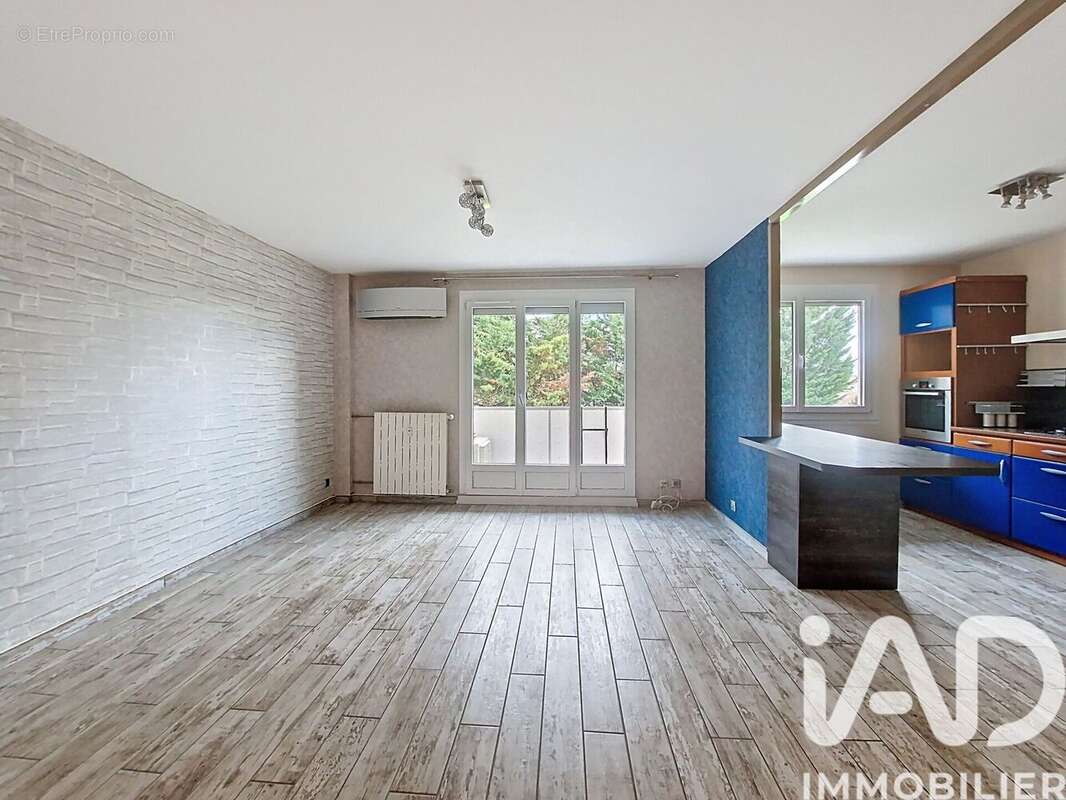 Photo 2 - Appartement à DECINES-CHARPIEU