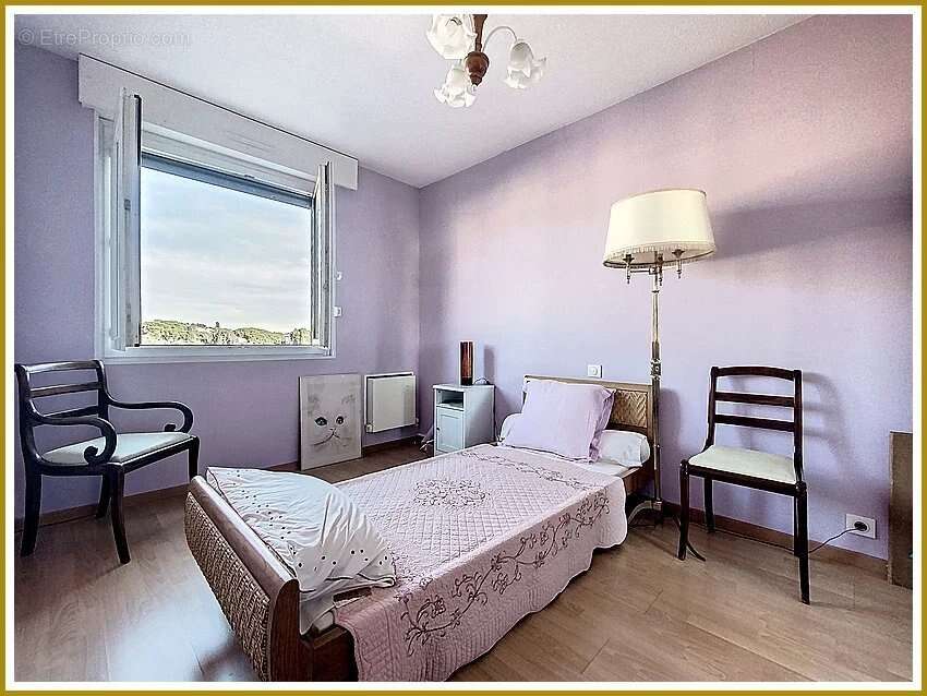 TOULON EST - LA SERINETTE un T5  de 91m² au dernier étage - photo 7