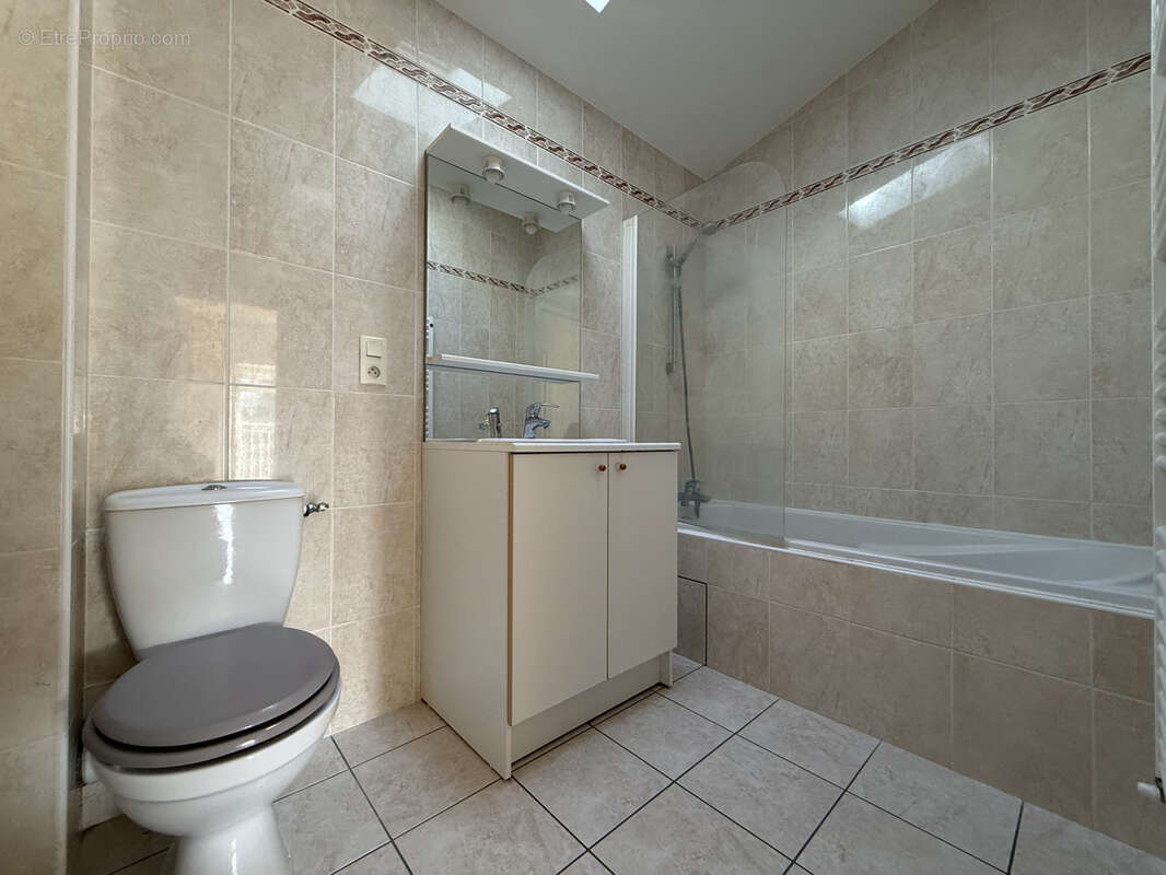 Appartement à LA TOUR-DE-SALVAGNY