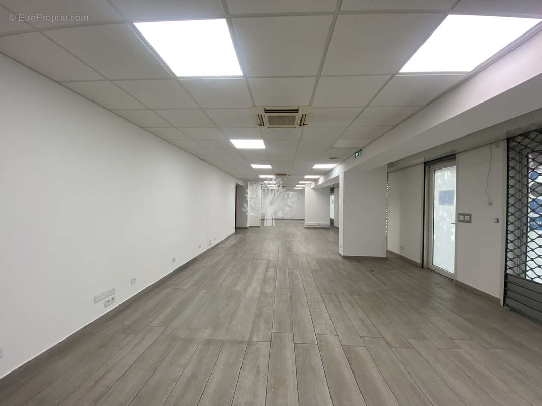 Commerce à SANARY-SUR-MER