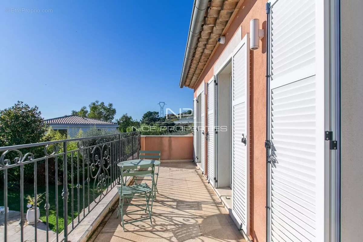 Maison à SAINT-LAURENT-DU-VAR