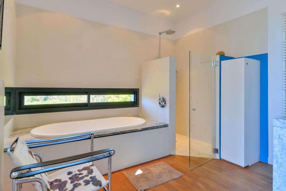 Elégance et prix rare pour cette superbe maison d'architecte ! - photo 12
