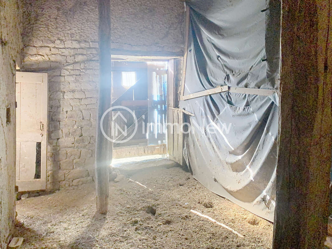 Maison Grange a Restaurer /MARGUERAY 50410 / PARCELLE DE 4700 m2. - photo 3