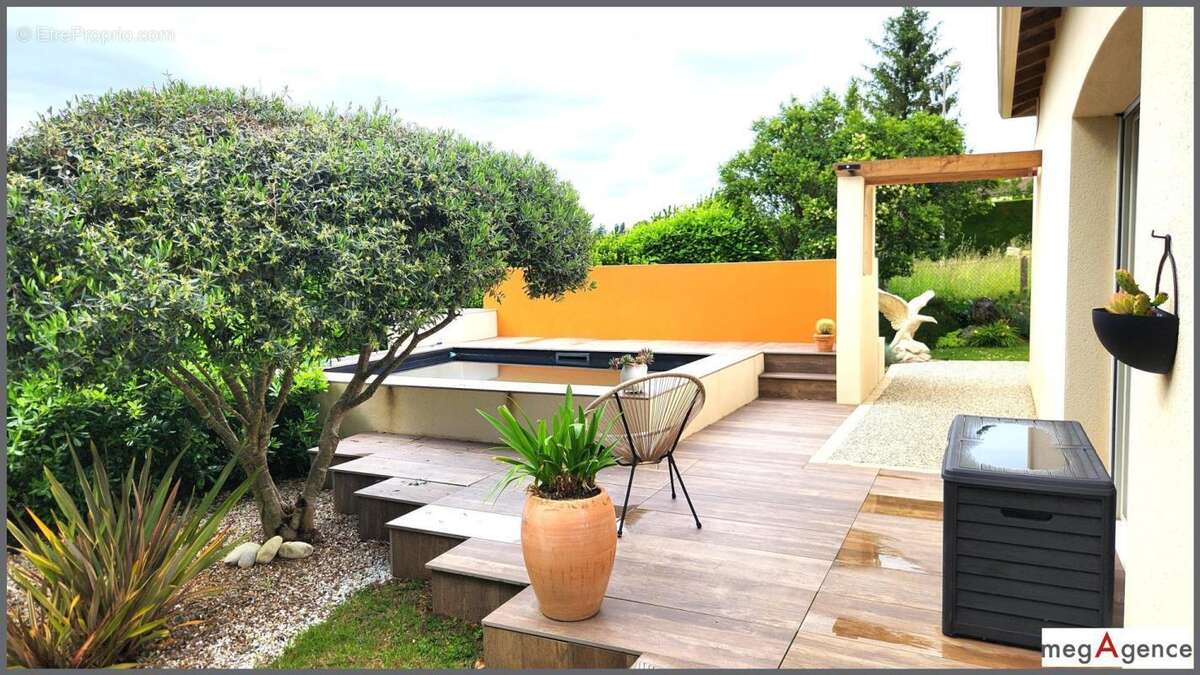 Maison à BUSSAC-SUR-CHARENTE