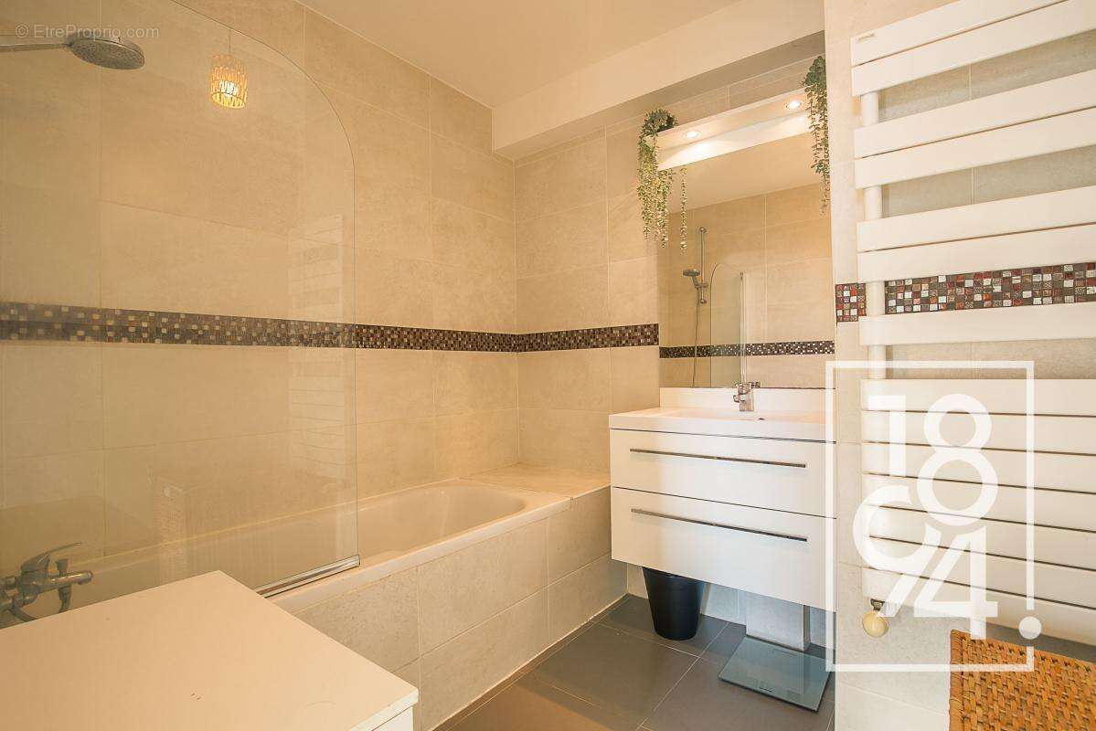 Appartement à MARSEILLE-2E