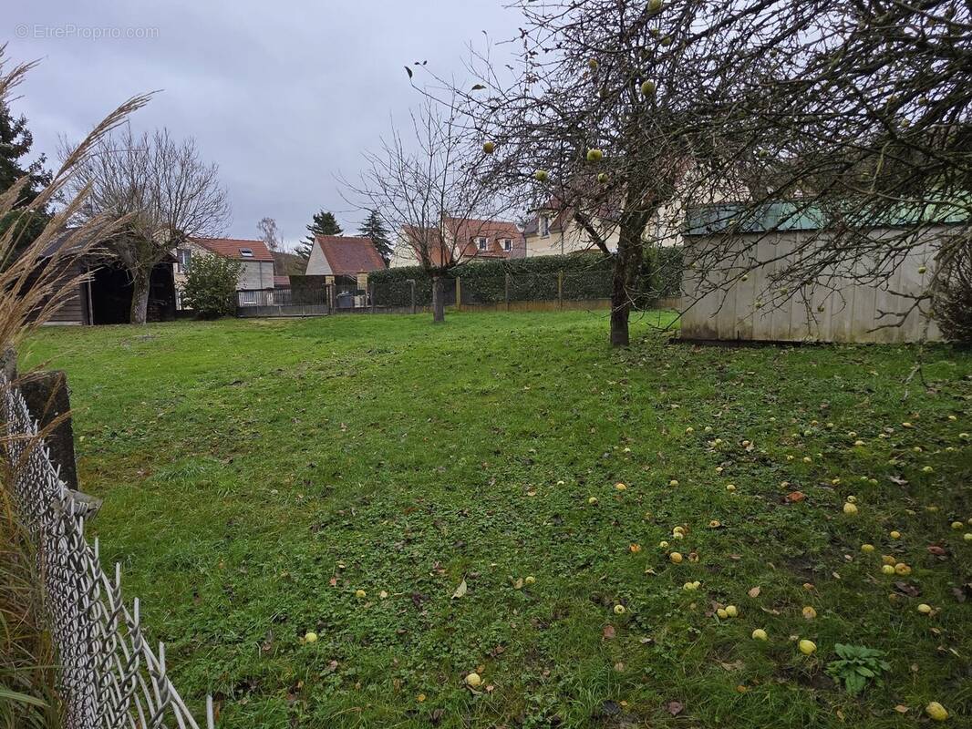 Terrain à SOUZY-LA-BRICHE