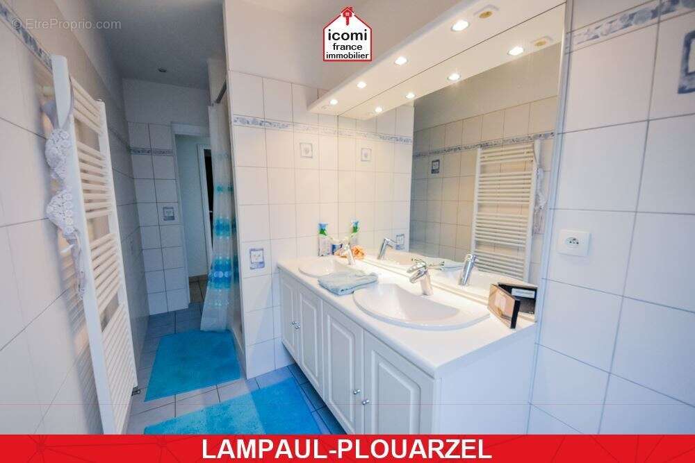 Maison à LAMPAUL-PLOUARZEL