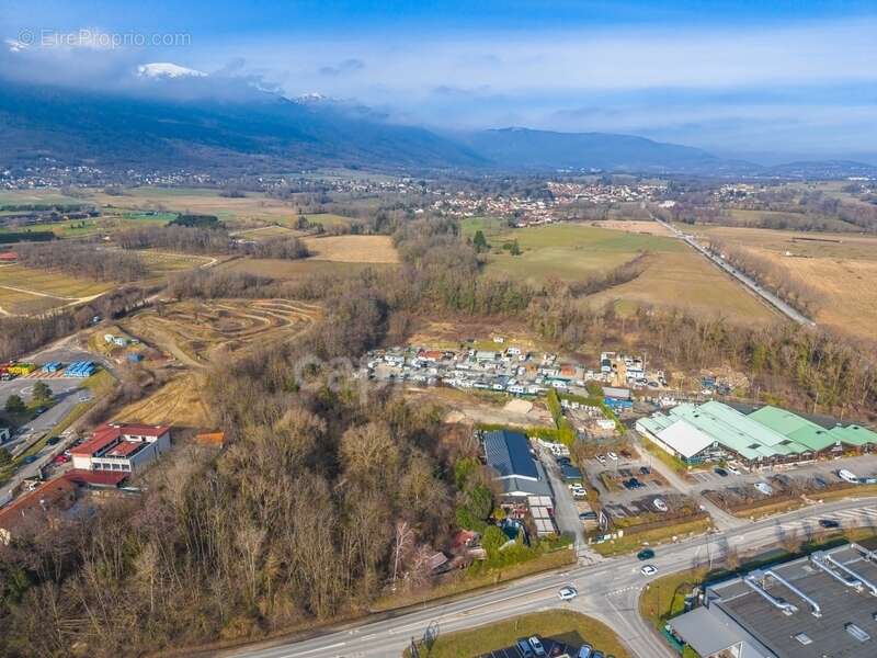 Terrain à SAINT-GENIS-POUILLY