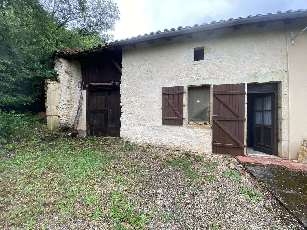 Maison à AURIGNAC